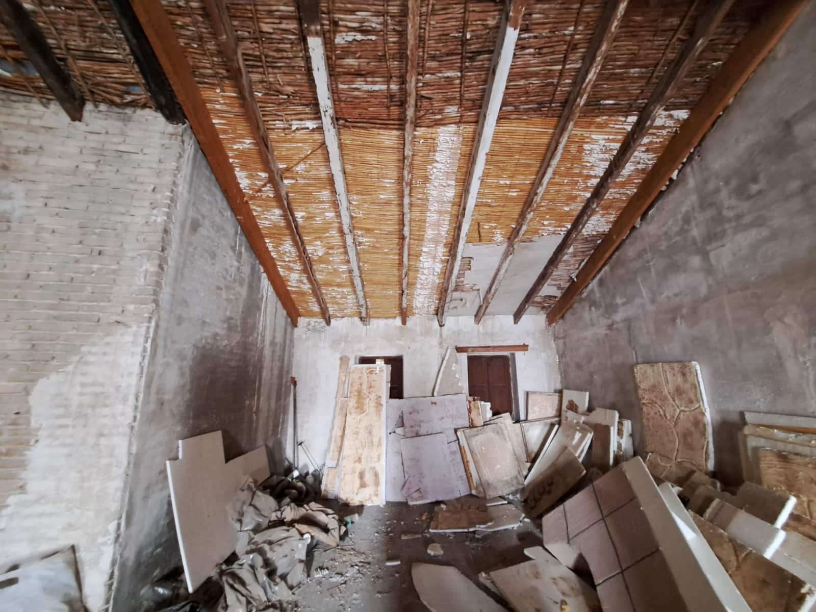 4 makuuhuone Omakotitalo myytävänä paikassa Alzira mukana 
autotalli - 48 000 € (Ref: 9508843)