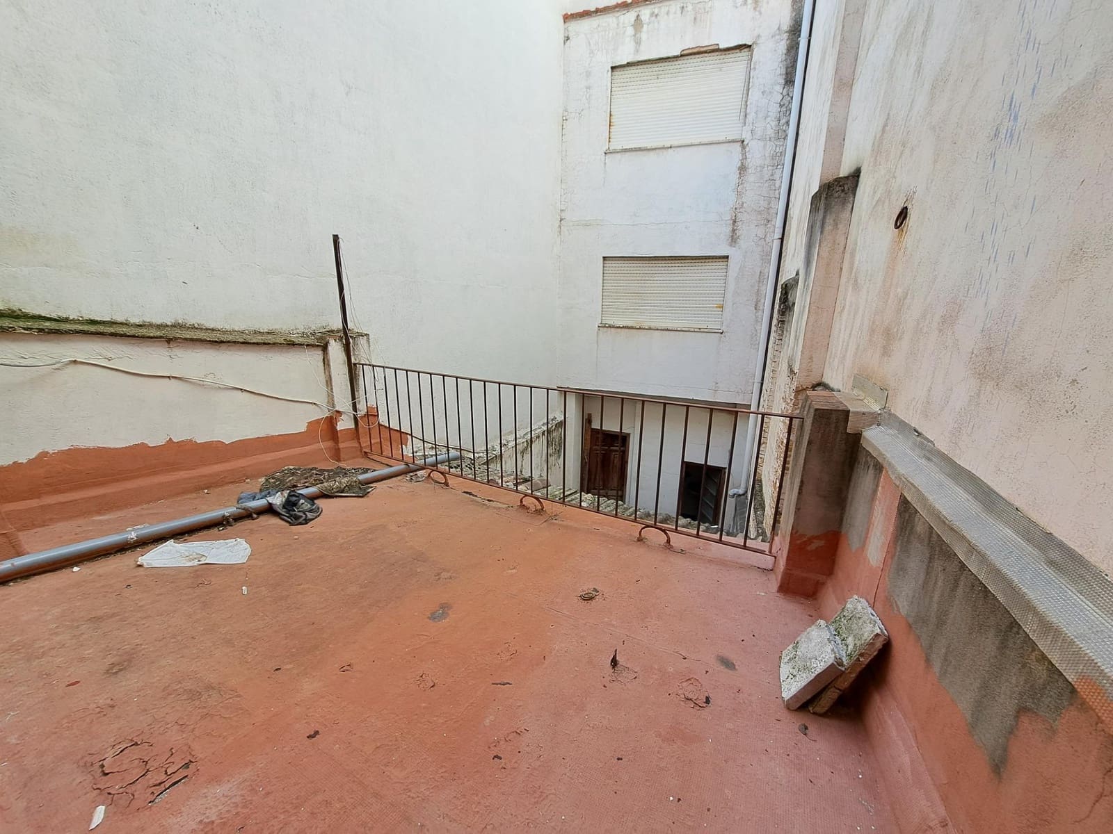 4 makuuhuone Omakotitalo myytävänä paikassa Alzira mukana 
autotalli - 48 000 € (Ref: 9508843)