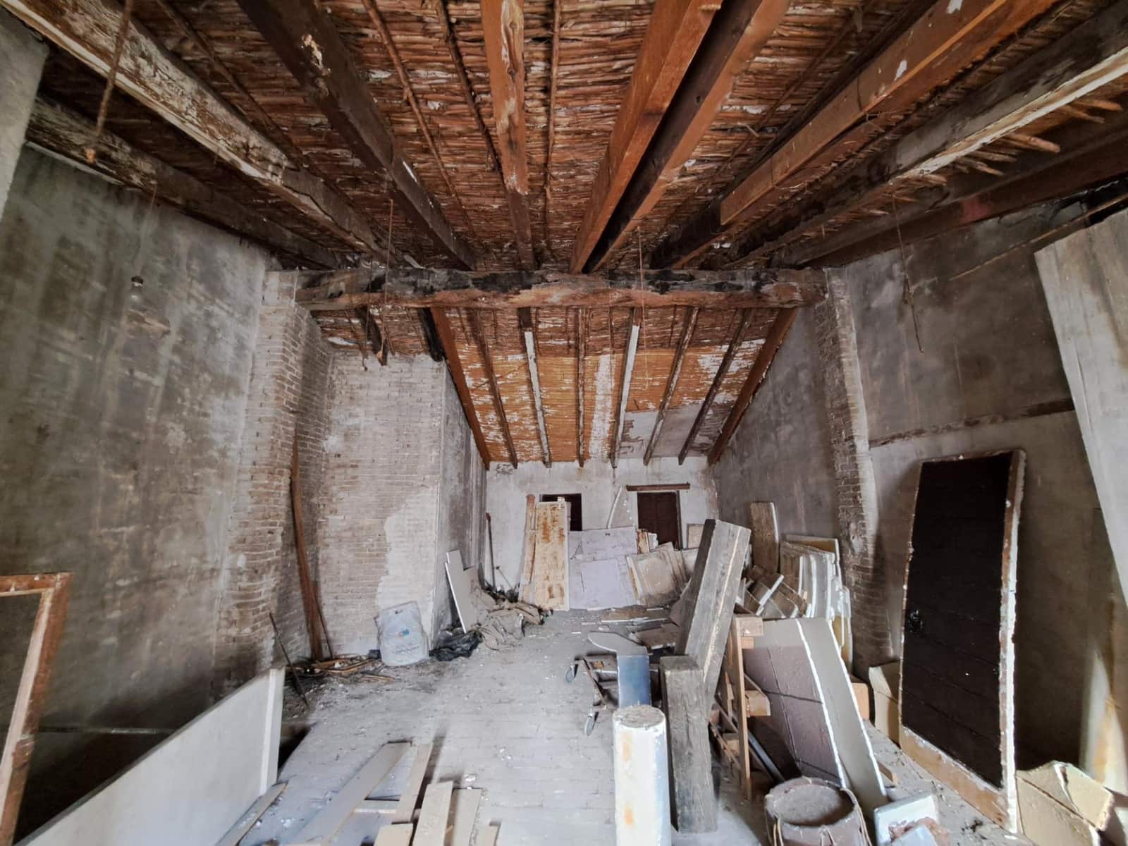 4 makuuhuone Omakotitalo myytävänä paikassa Alzira mukana 
autotalli - 48 000 € (Ref: 9508843)