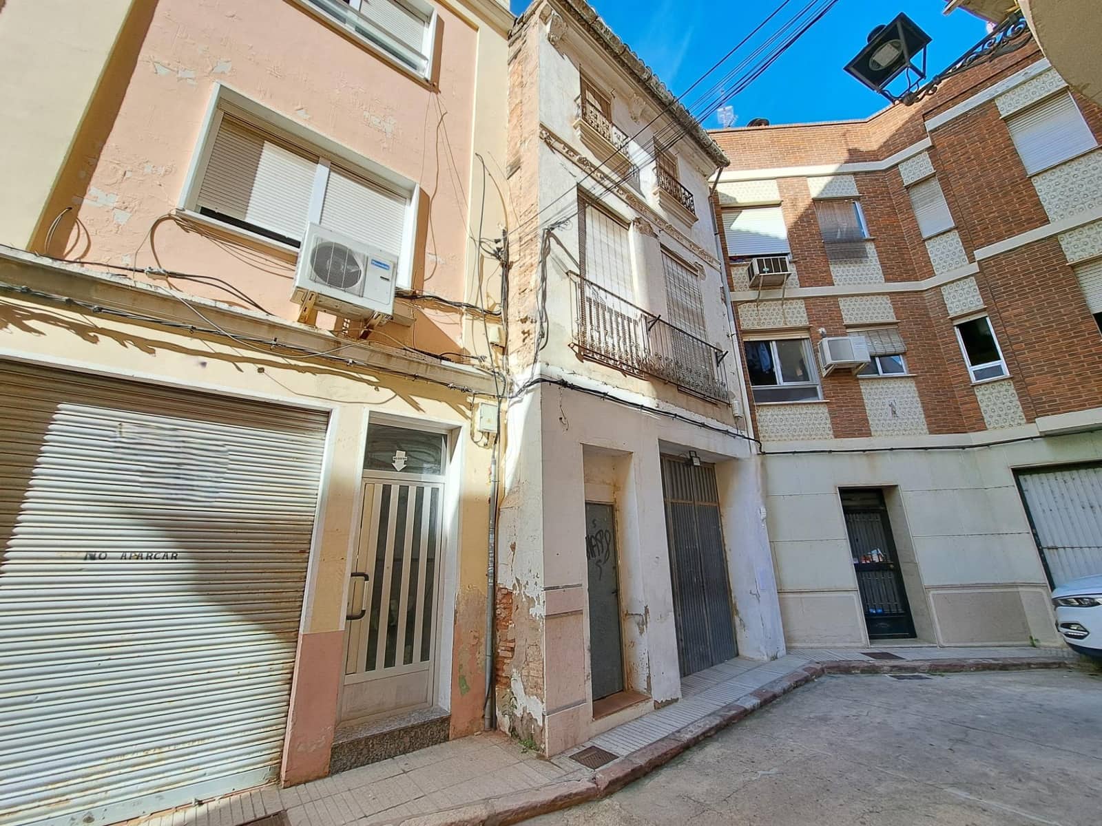 4 makuuhuone Omakotitalo myytävänä paikassa Alzira mukana 
autotalli - 48 000 € (Ref: 9508843)