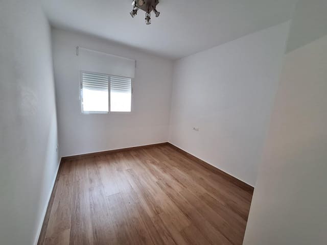 3 bedroom Flat for rent in Carlet with garage - € 850 (Ref: 9516082)