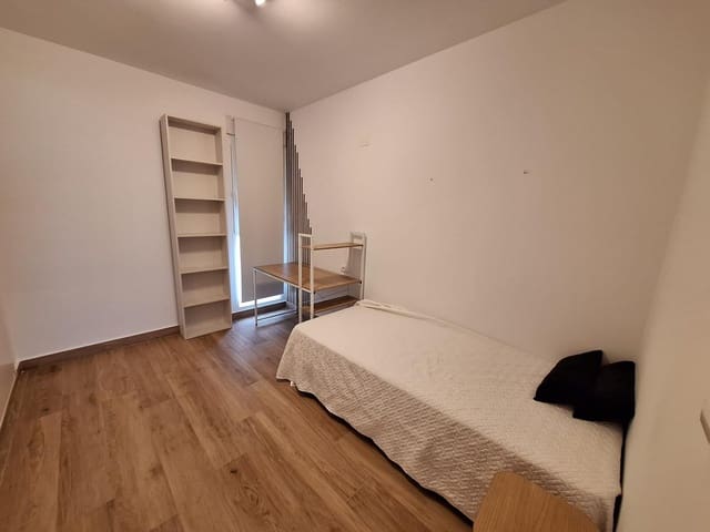 3 bedroom Flat for rent in Carlet with garage - € 850 (Ref: 9516082)