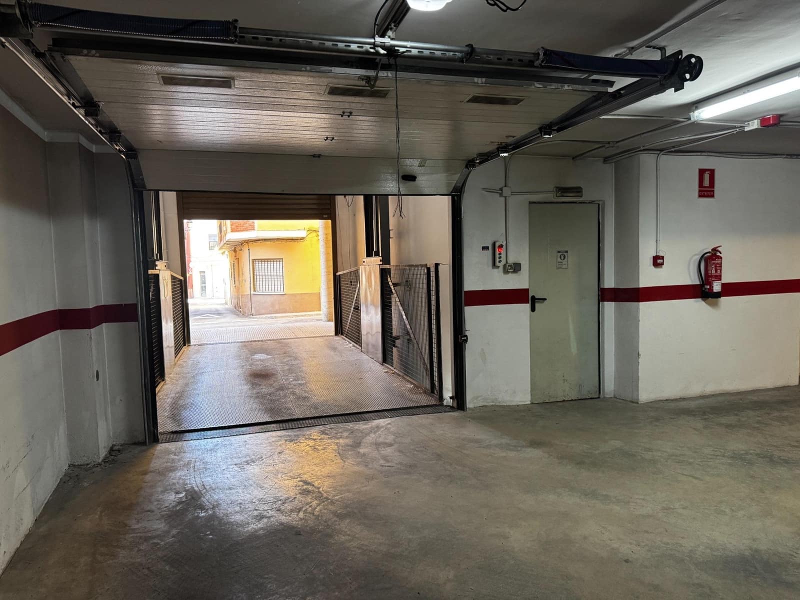 Garage for sale in Alzira - € 25,000 (Ref: 9530489)
