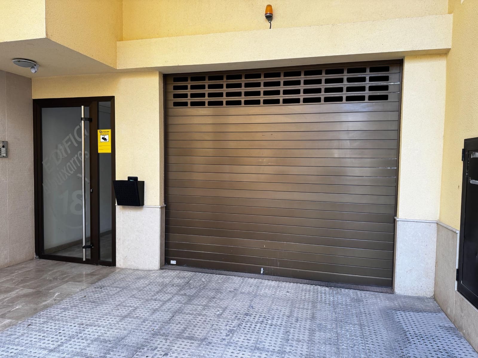 Garage for sale in Alzira - € 25,000 (Ref: 9530489)