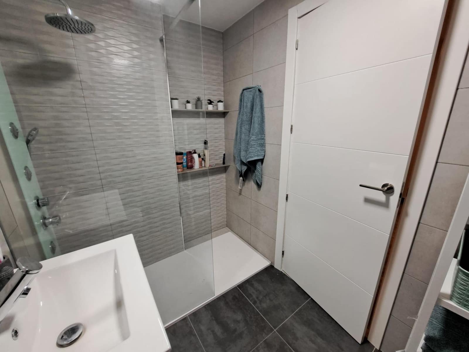 3 bedroom Flat for sale in Carcaixent - € 160,000 (Ref: 9530491)