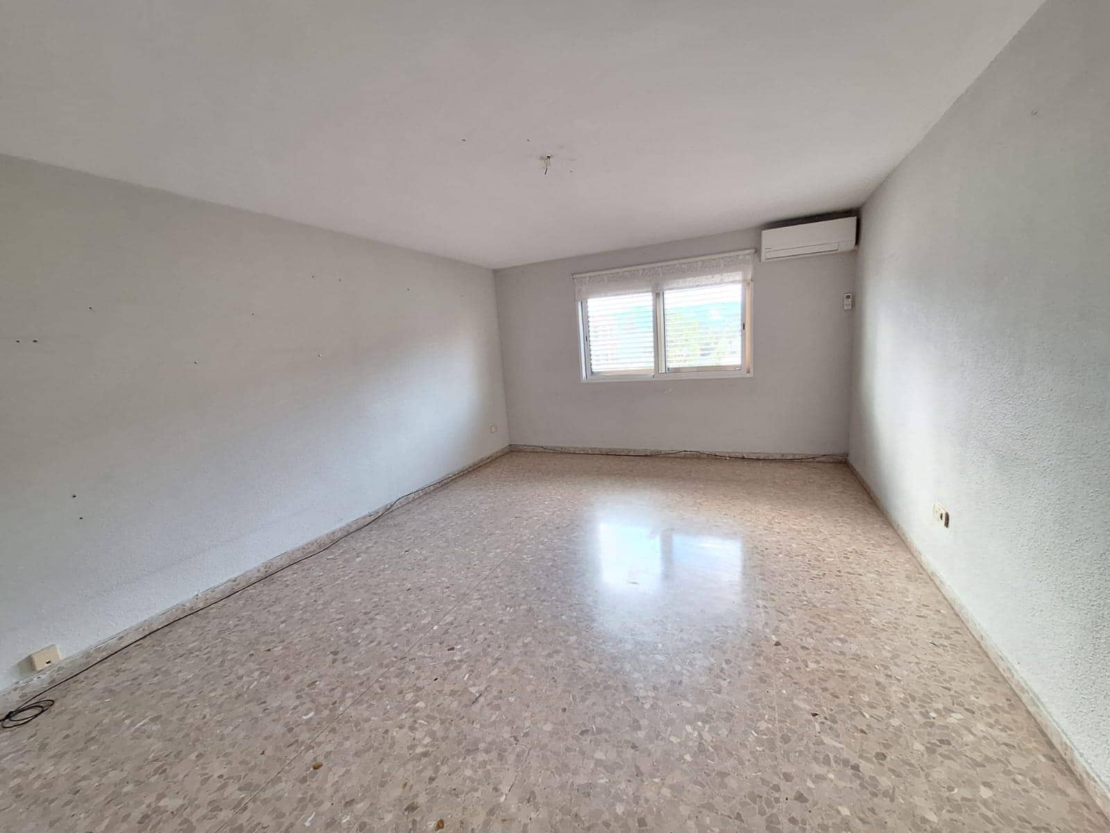 4 bedroom Flat for sale in Alcantera de Xuquer - € 95,000 (Ref: 9535890)