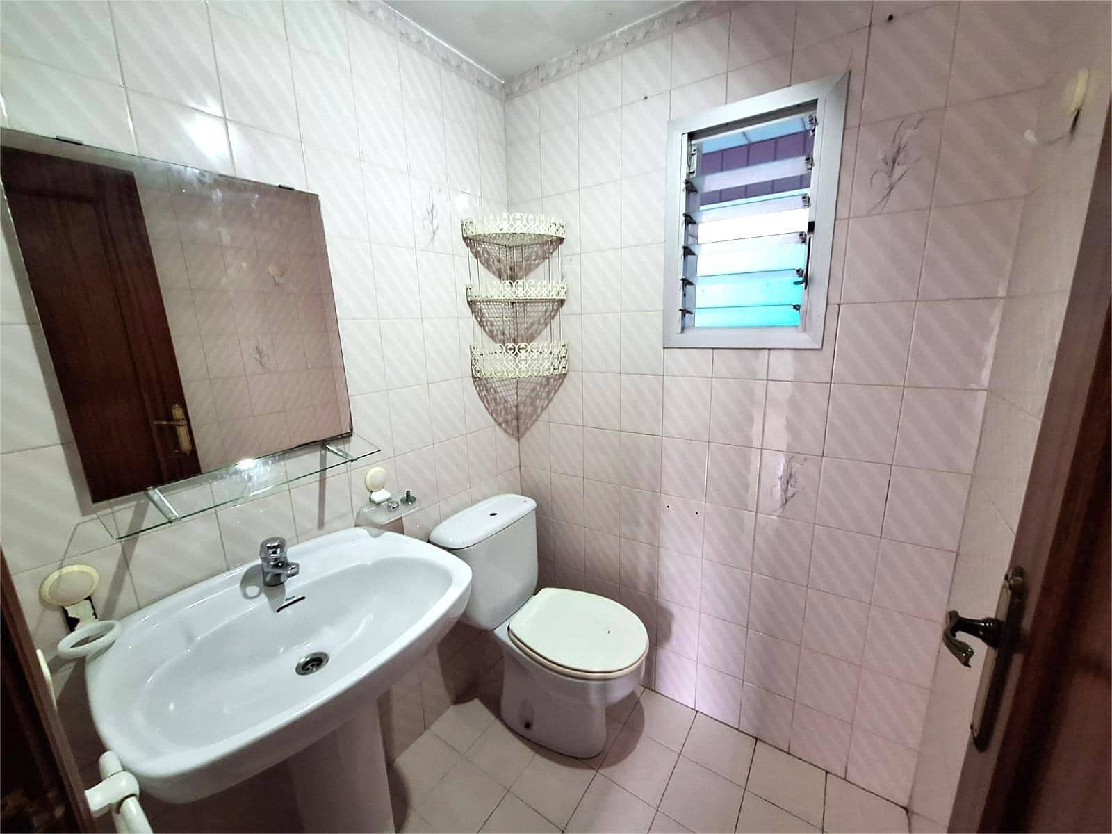 4 bedroom Flat for sale in Alcantera de Xuquer - € 95,000 (Ref: 9535890)