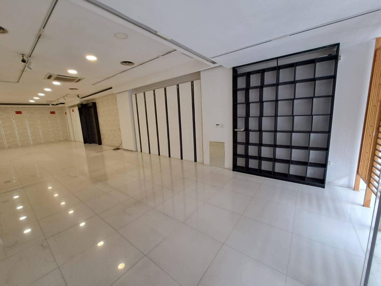 Comercial para arrendar em Alzira - 1 200 € (Ref: 9548151)