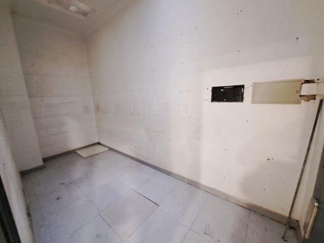 Local Commercial à louer à Alzira - 1 200 € (Ref: 9548151)