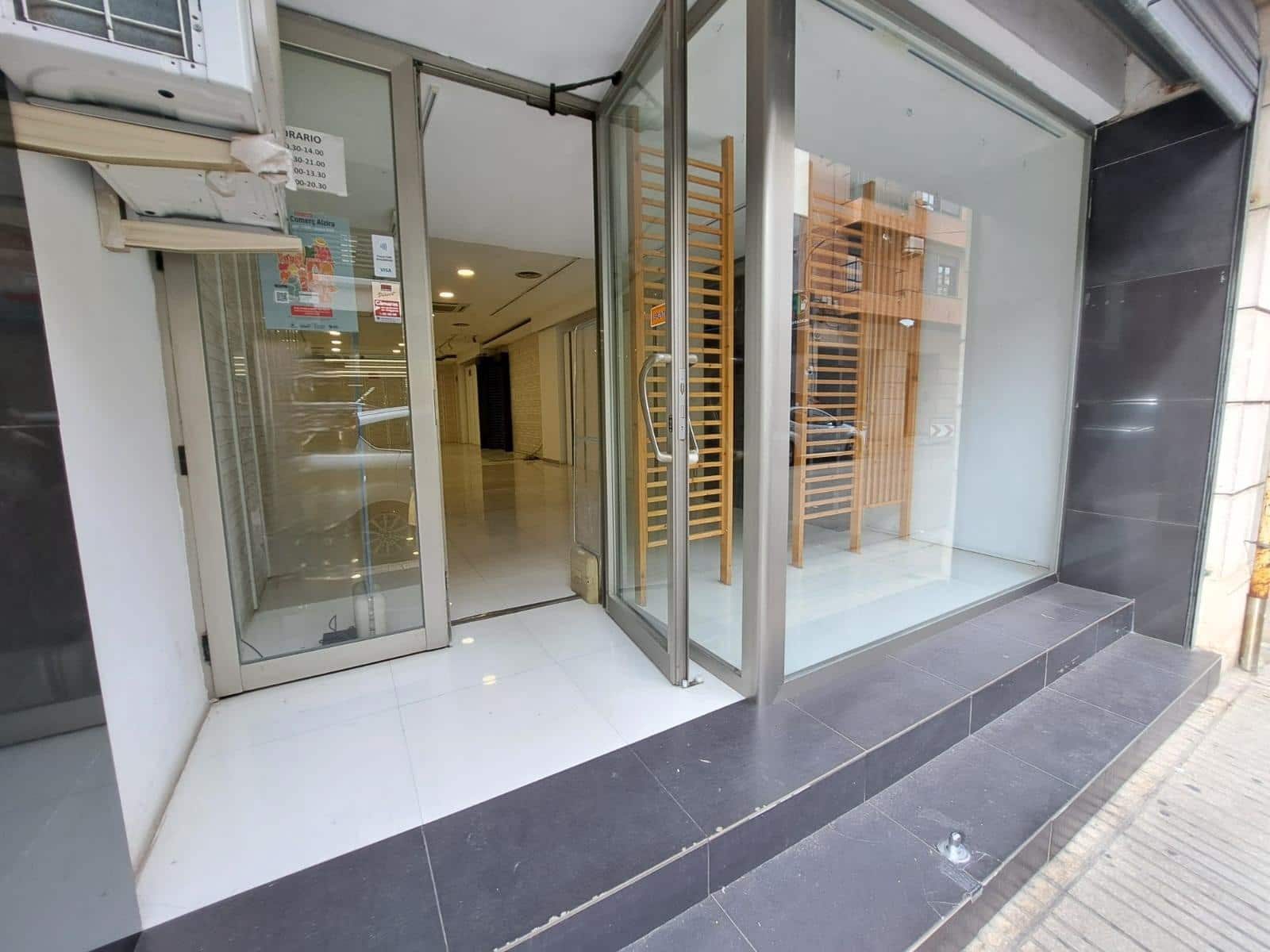 Comercial para arrendar em Alzira - 1 200 € (Ref: 9548151)