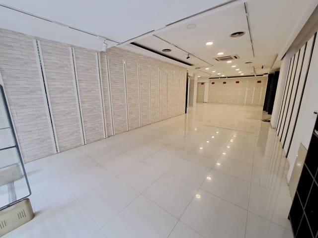 Local Commercial à louer à Alzira - 1 200 € (Ref: 9548151)