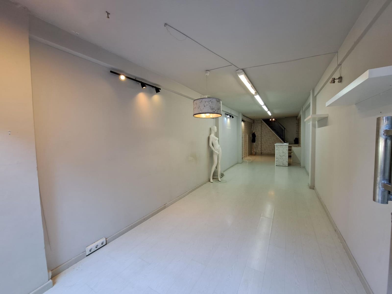 Kommersiell til leie i Alzira - € 750 (Ref: 9555803)