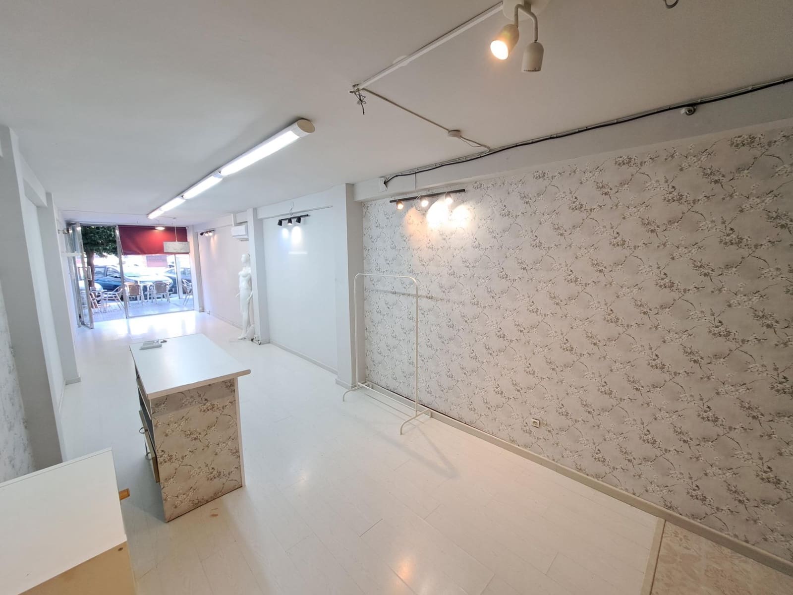 Kommersiell til leie i Alzira - € 750 (Ref: 9555803)