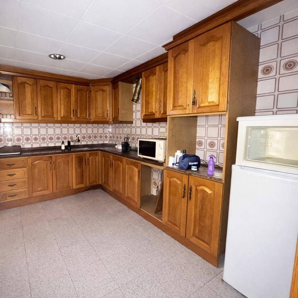 4 bedroom Flat for sale in Carcaixent - € 110,000 (Ref: 9582912)