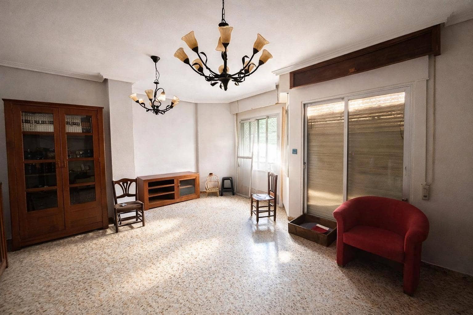 4 bedroom Flat for sale in Carcaixent - € 110,000 (Ref: 9582912)