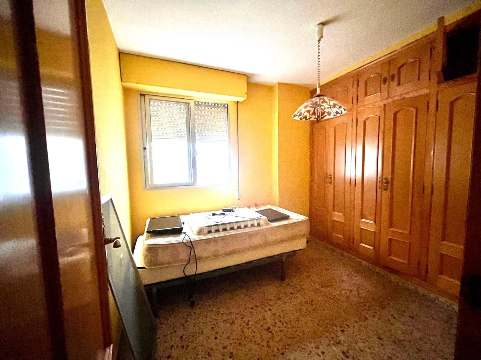 4 bedroom Flat for sale in Carcaixent - € 110,000 (Ref: 9582912)