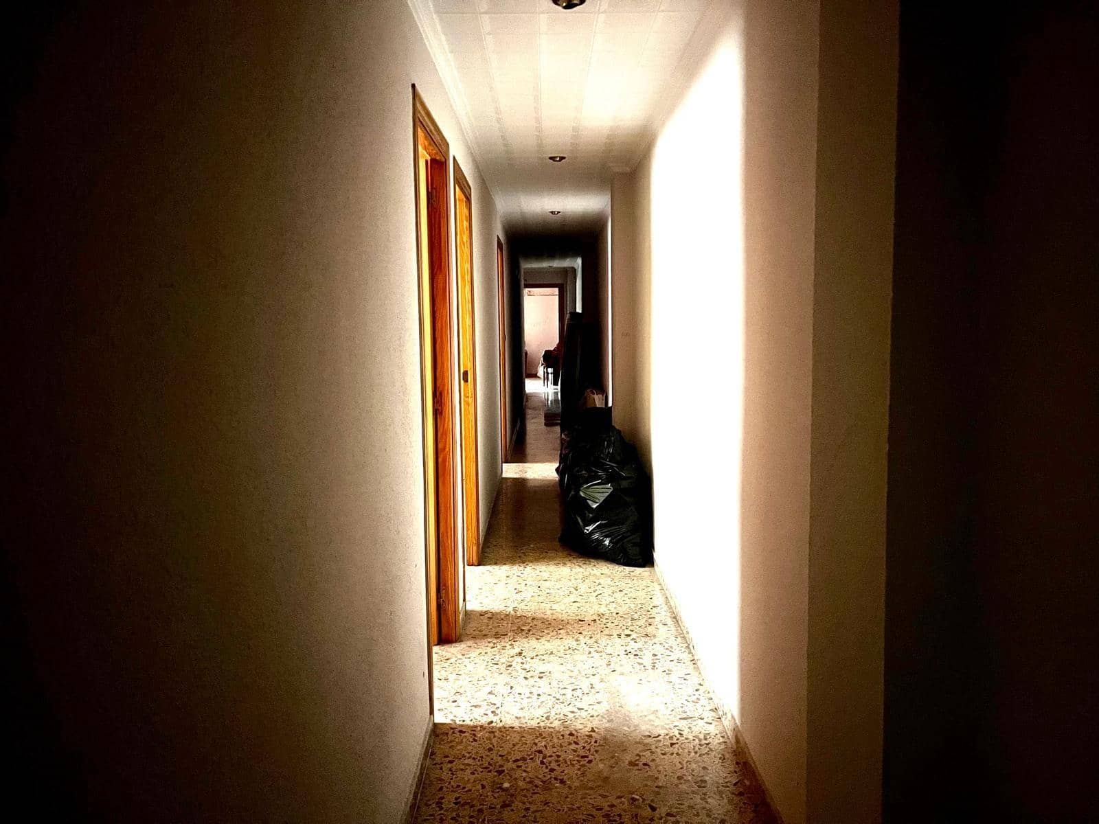 4 bedroom Flat for sale in Carcaixent - € 110,000 (Ref: 9582912)