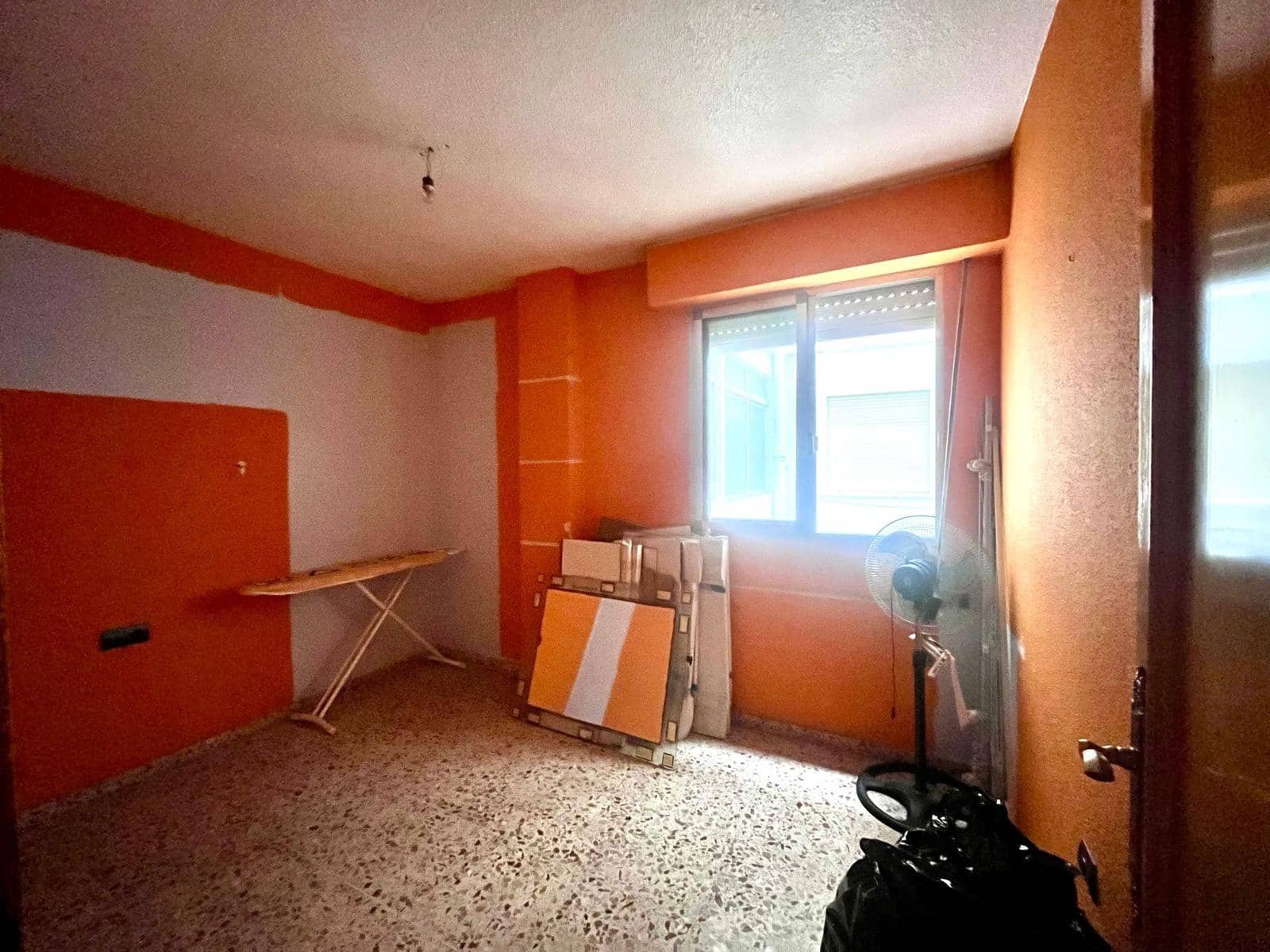 4 bedroom Flat for sale in Carcaixent - € 110,000 (Ref: 9582912)