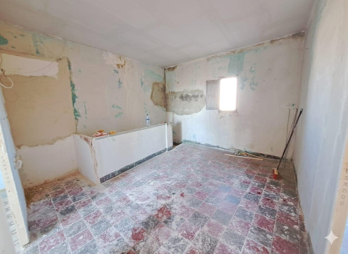 4 bedroom Townhouse for sale in Carcaixent - € 80,000 (Ref: 9586454)