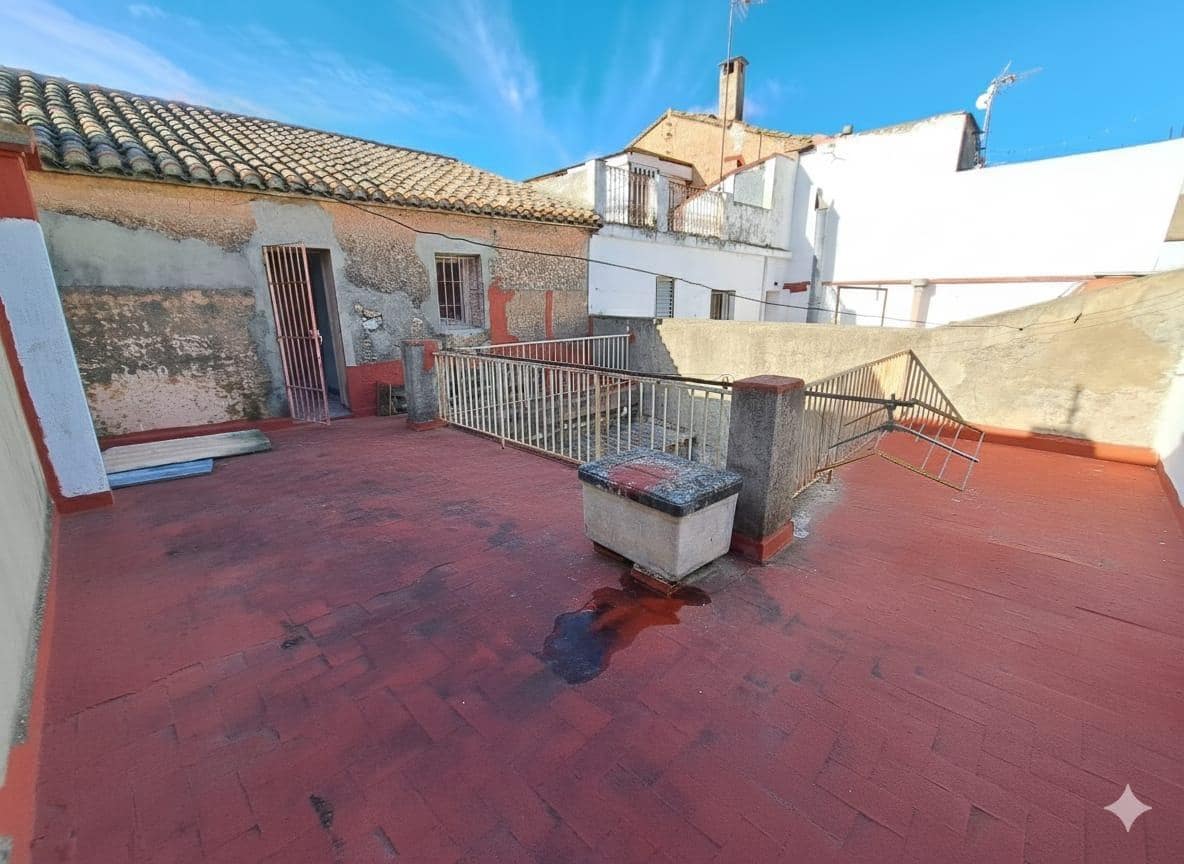 4 bedroom Townhouse for sale in Carcaixent - € 80,000 (Ref: 9586454)