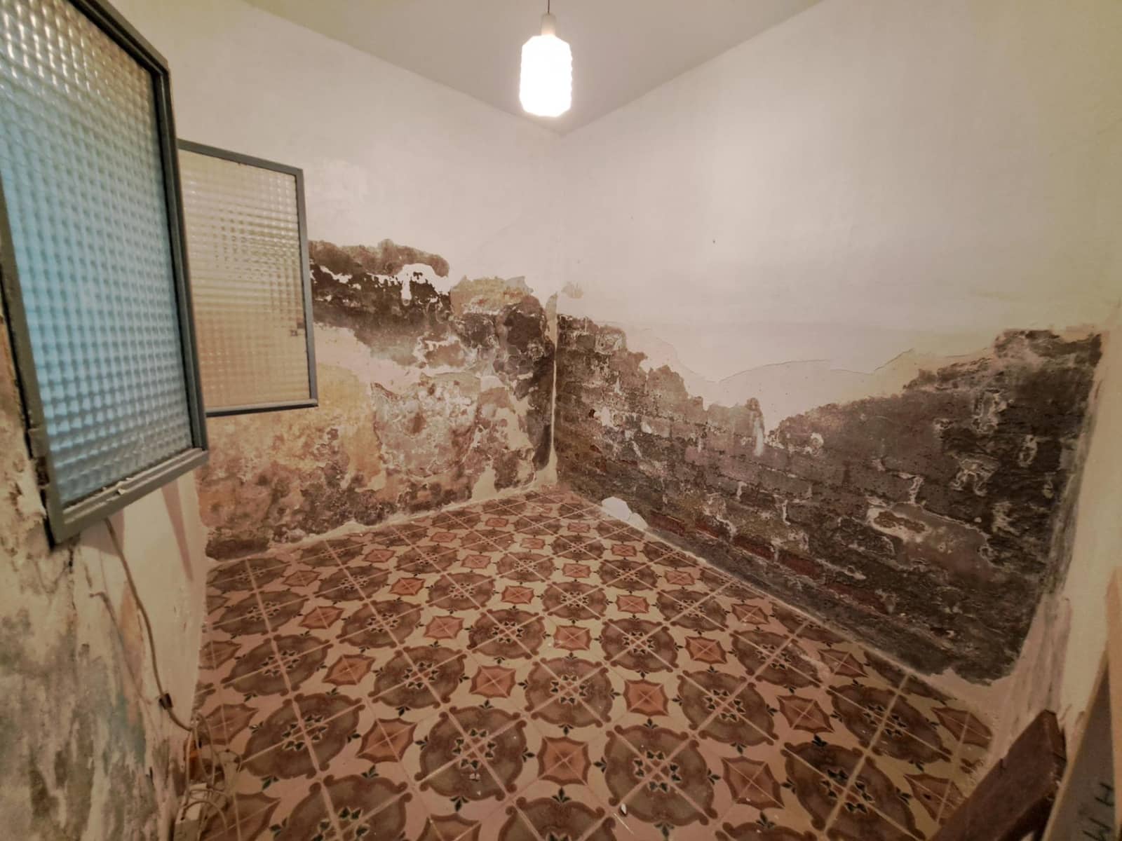 4 bedroom Townhouse for sale in Carcaixent - € 80,000 (Ref: 9586454)