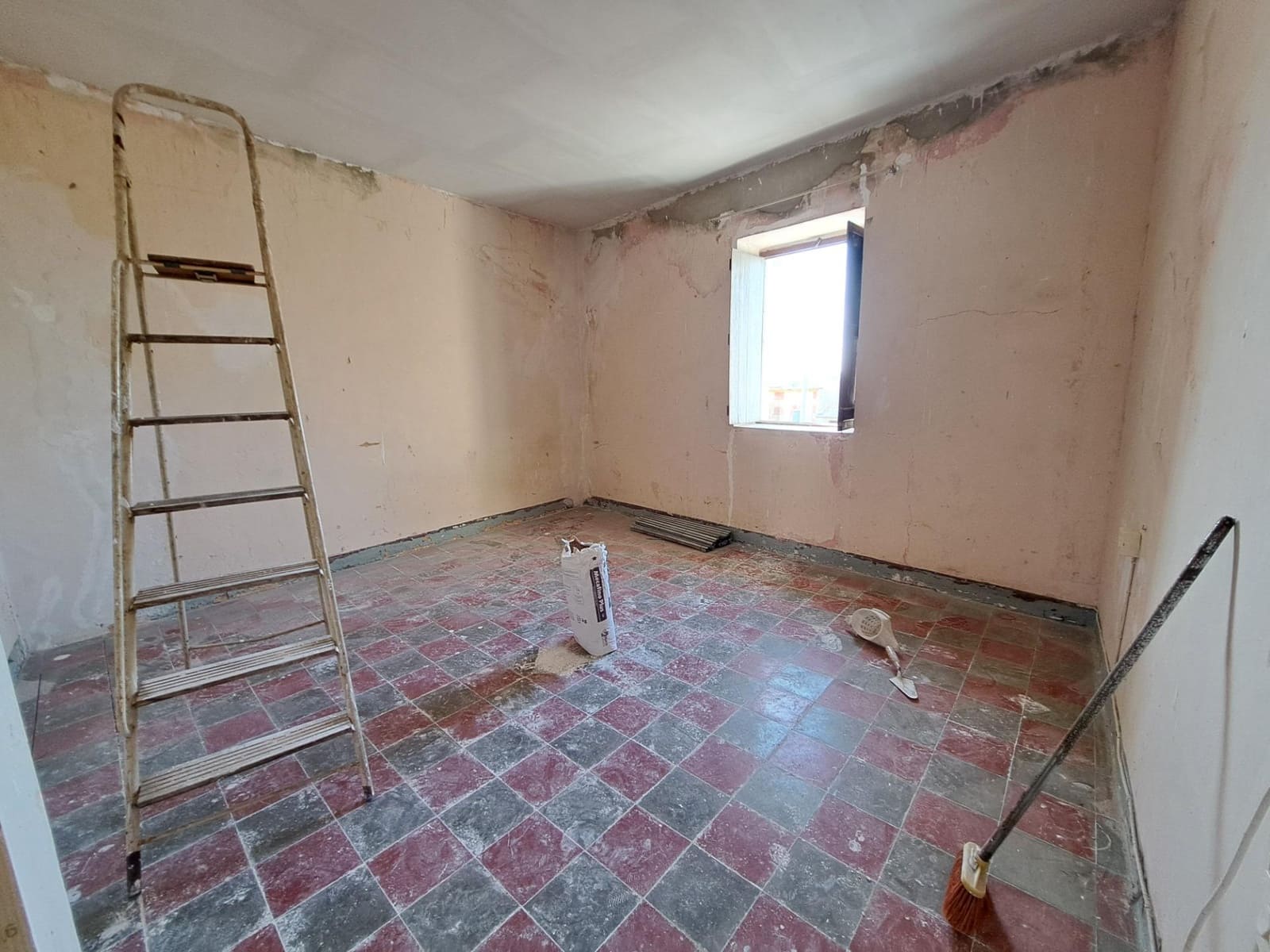 4 bedroom Townhouse for sale in Carcaixent - € 80,000 (Ref: 9586454)