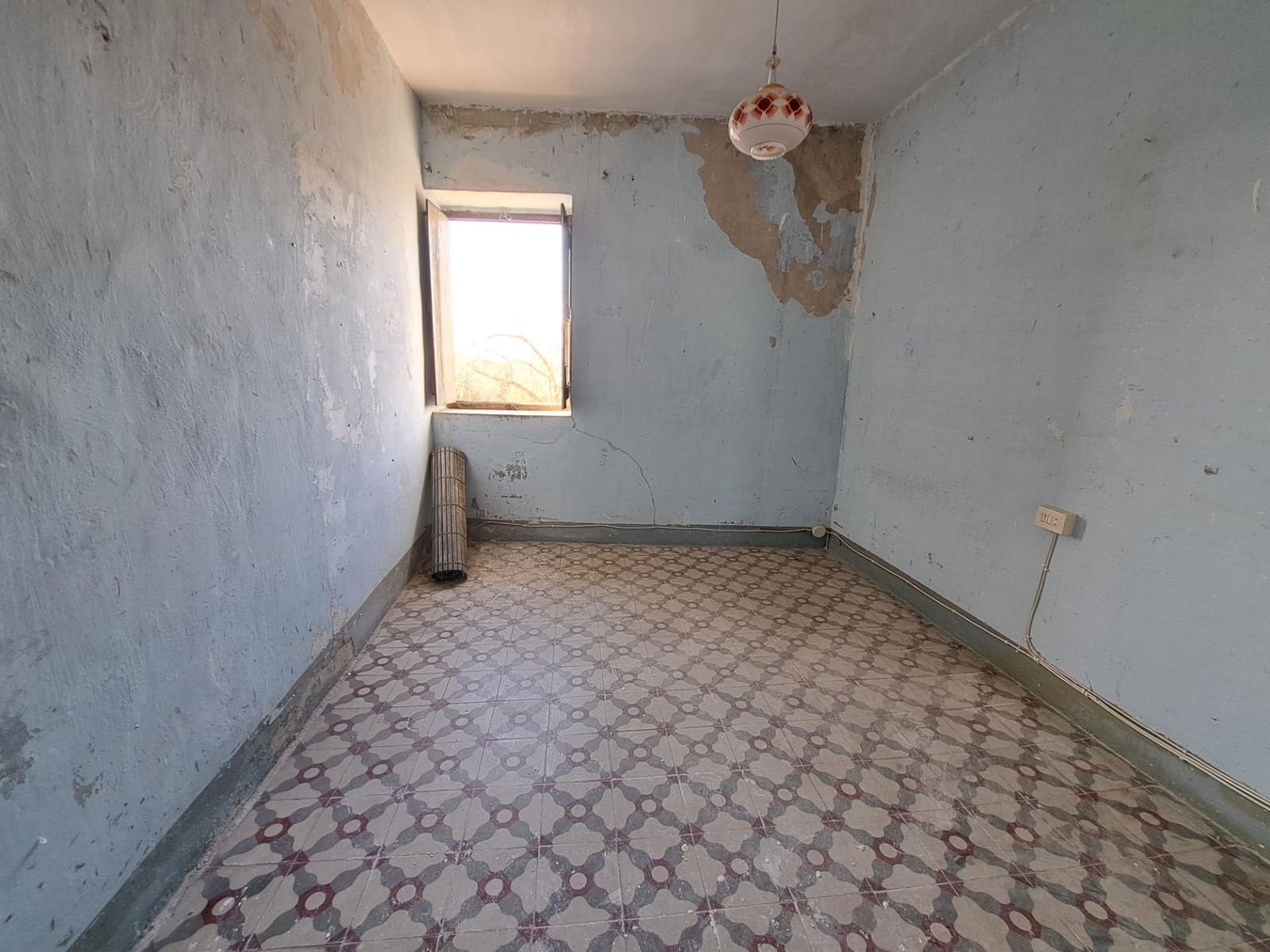 4 bedroom Townhouse for sale in Carcaixent - € 80,000 (Ref: 9586454)