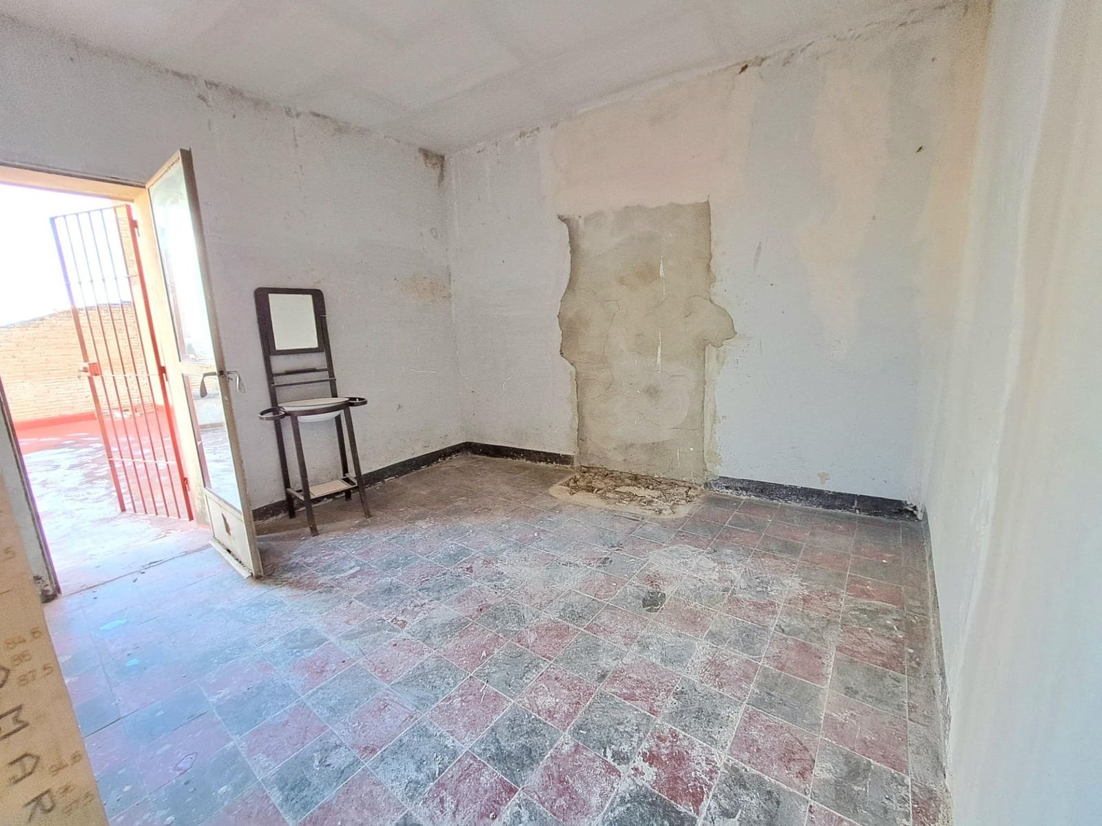 4 bedroom Townhouse for sale in Carcaixent - € 80,000 (Ref: 9586454)