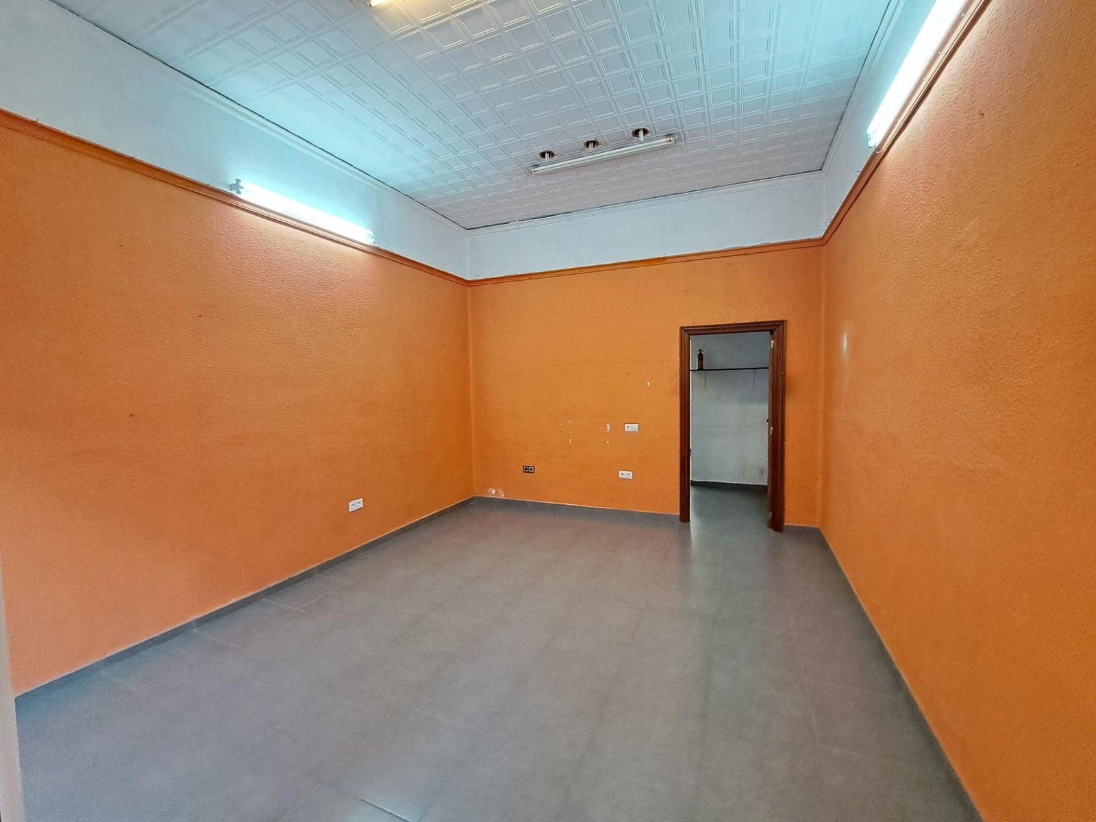 Kommersiell til leie i Alzira - € 400 (Ref: 9608029)
