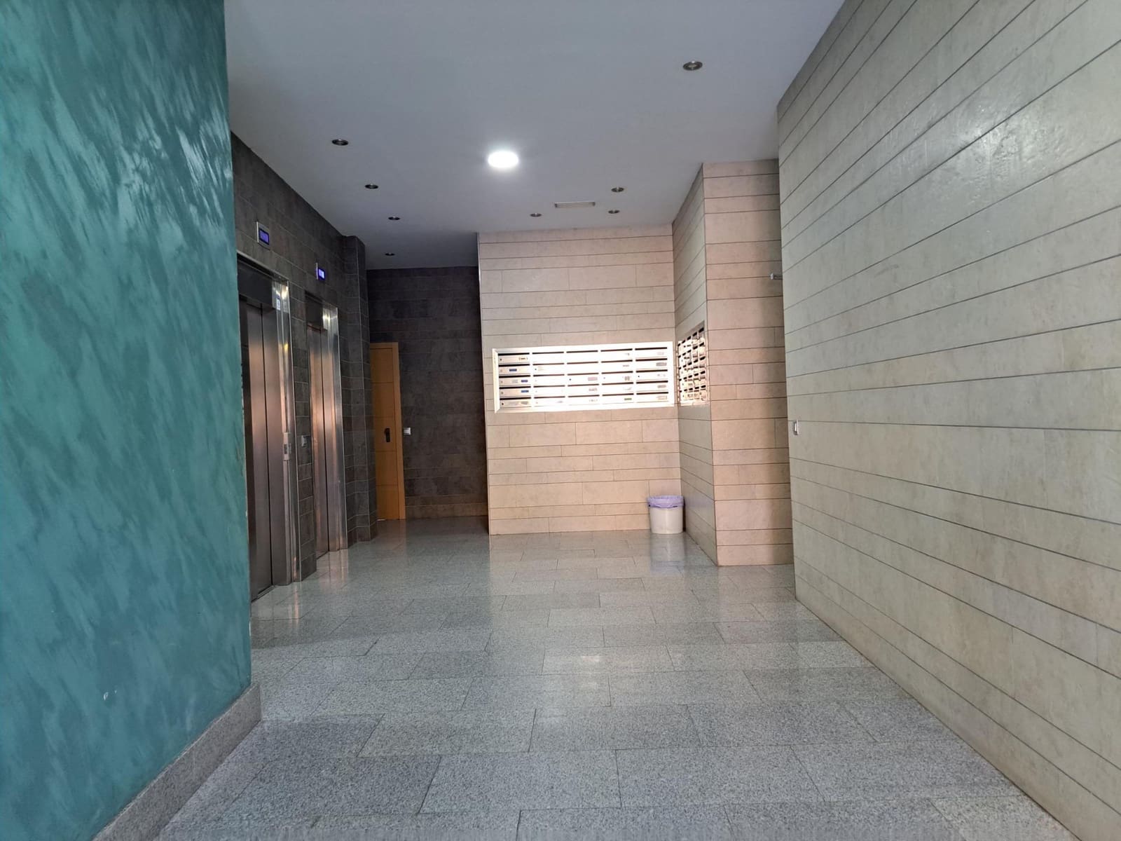 3 makuuhuone Kattohuoneisto myytävänä paikassa Alzira - 240 000 € (Ref: 9629932)