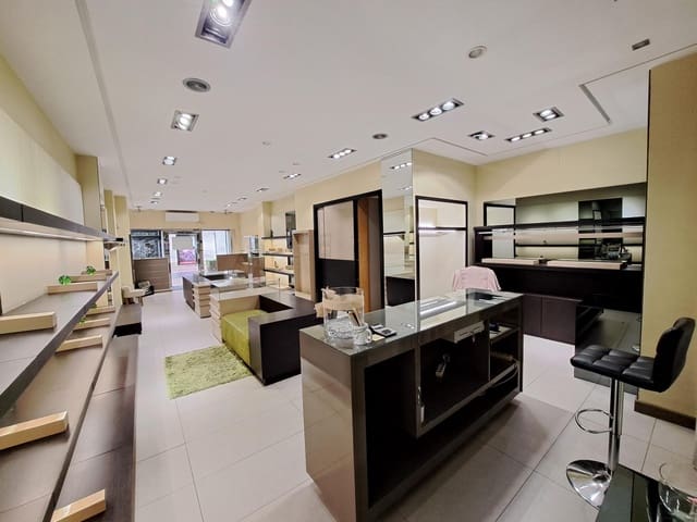 Kommersiell att hyra i Alzira - 1 100 € (Ref: 9661950)