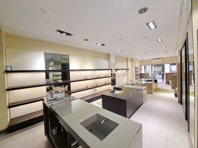 Kommersiell att hyra i Alzira - 1 100 € (Ref: 9661950)