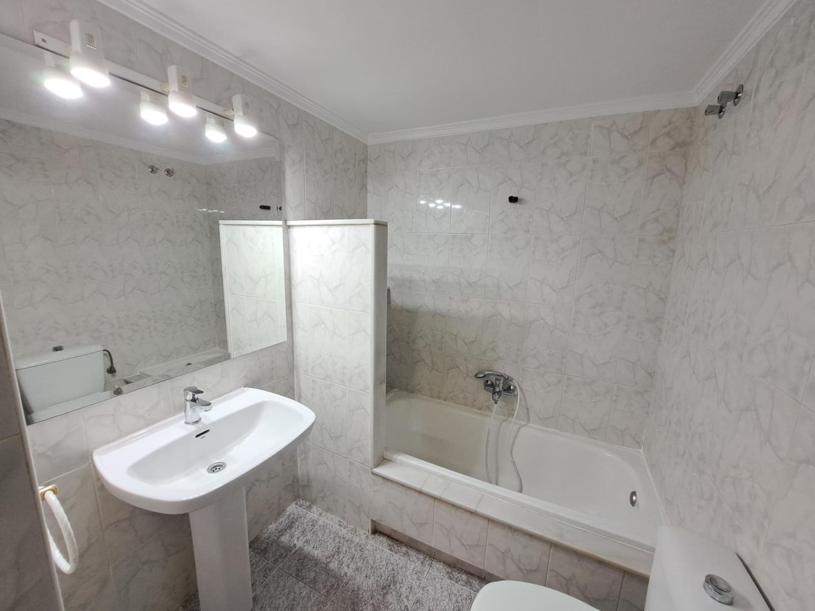 4 Zimmer Wohnung zu verkaufen in Alzira mit Garage - 225.000 € (Ref: 9670605)