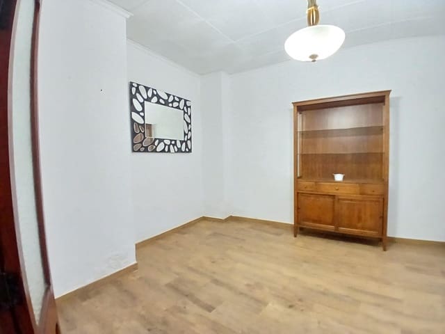 6 bedroom Townhouse for sale in Carcaixent - € 198,000 (Ref: 9670608)