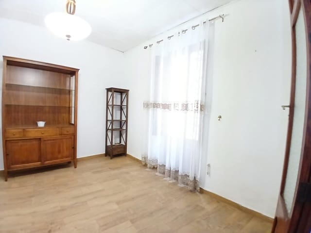 6 bedroom Townhouse for sale in Carcaixent - € 198,000 (Ref: 9670608)