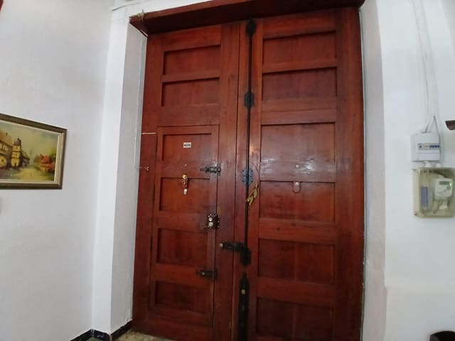 6 bedroom Townhouse for sale in Carcaixent - € 198,000 (Ref: 9670608)