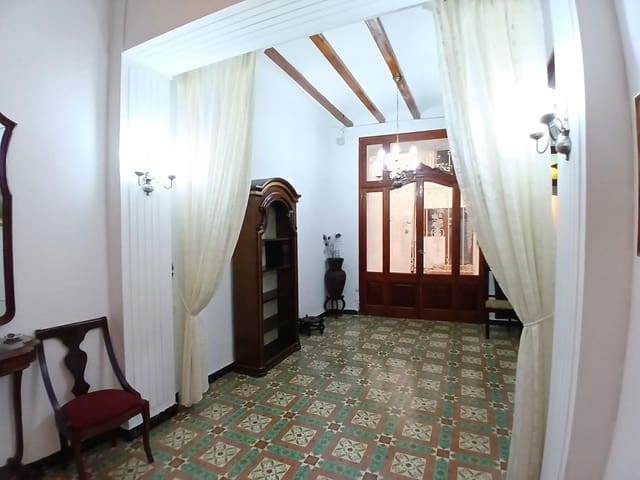 6 bedroom Townhouse for sale in Carcaixent - € 198,000 (Ref: 9670608)