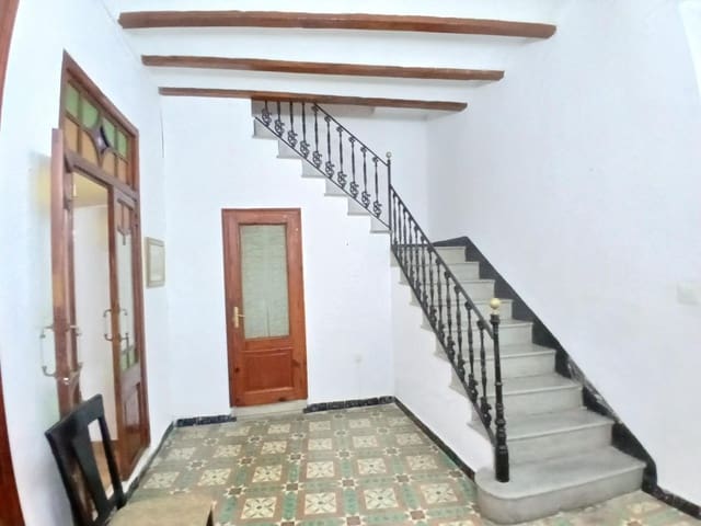 6 bedroom Townhouse for sale in Carcaixent - € 198,000 (Ref: 9670608)