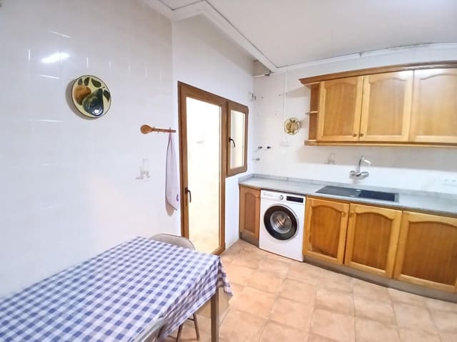 6 bedroom Townhouse for sale in Carcaixent - € 198,000 (Ref: 9670608)