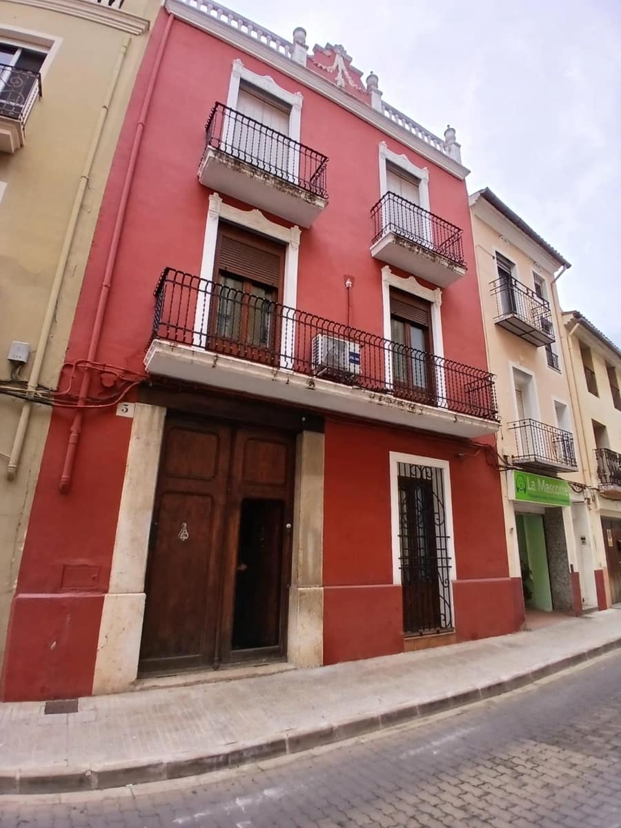 6 bedroom Townhouse for sale in Carcaixent - € 198,000 (Ref: 9670608)