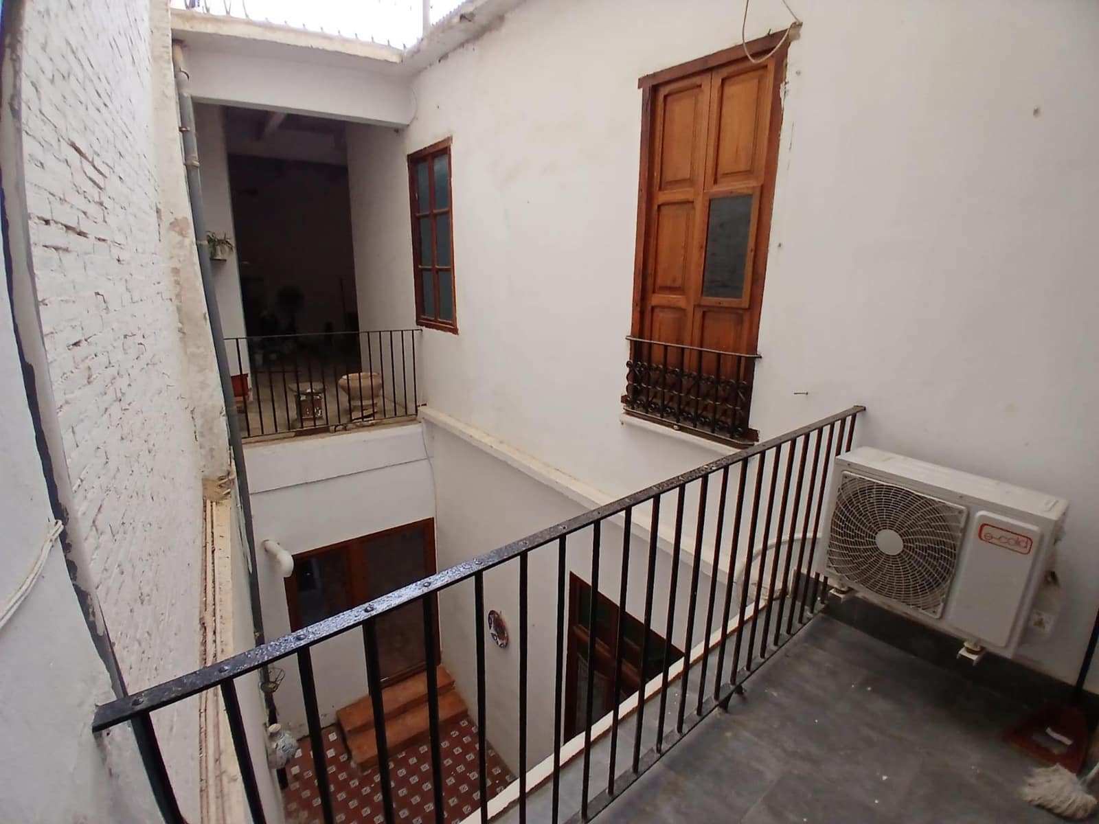 6 bedroom Townhouse for sale in Carcaixent - € 198,000 (Ref: 9670608)