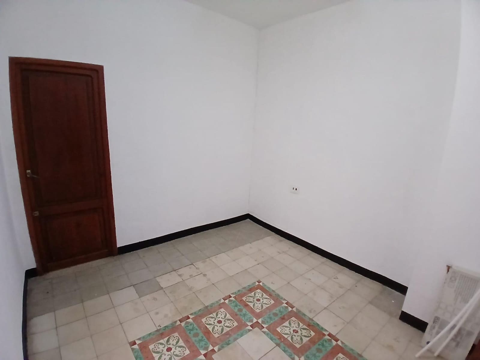 6 bedroom Townhouse for sale in Carcaixent - € 198,000 (Ref: 9670608)