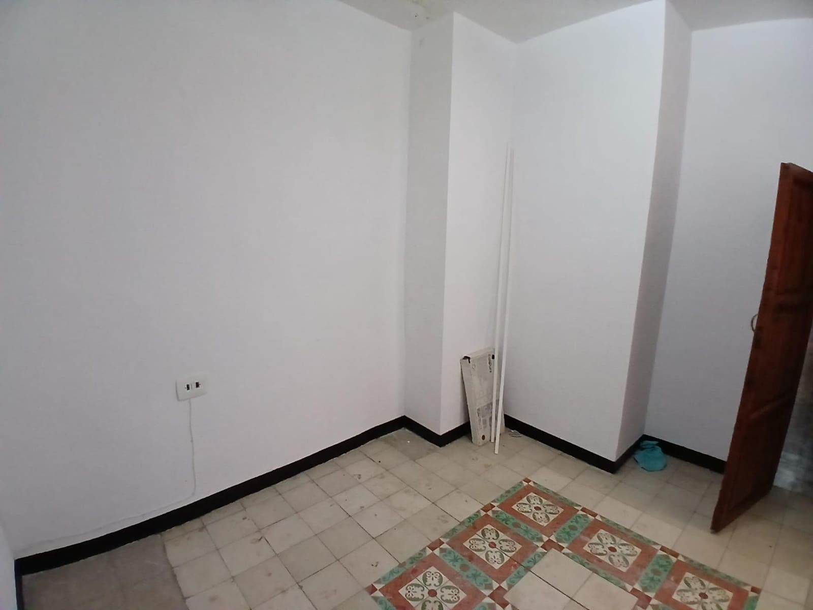 6 bedroom Townhouse for sale in Carcaixent - € 198,000 (Ref: 9670608)