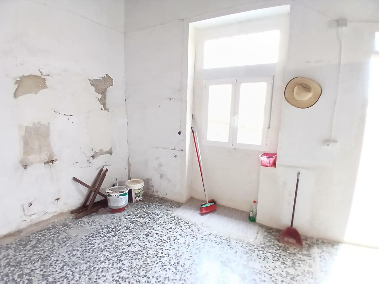 6 bedroom Townhouse for sale in Carcaixent - € 198,000 (Ref: 9670608)