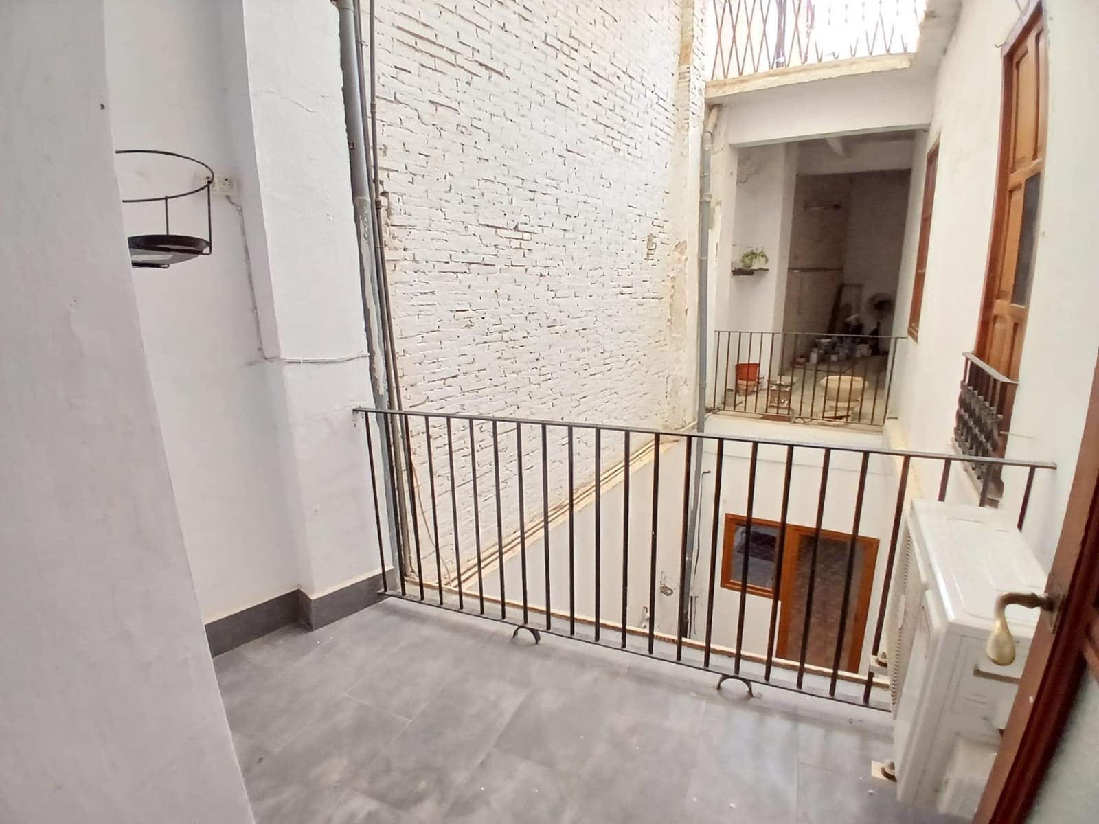 6 bedroom Townhouse for sale in Carcaixent - € 198,000 (Ref: 9670608)