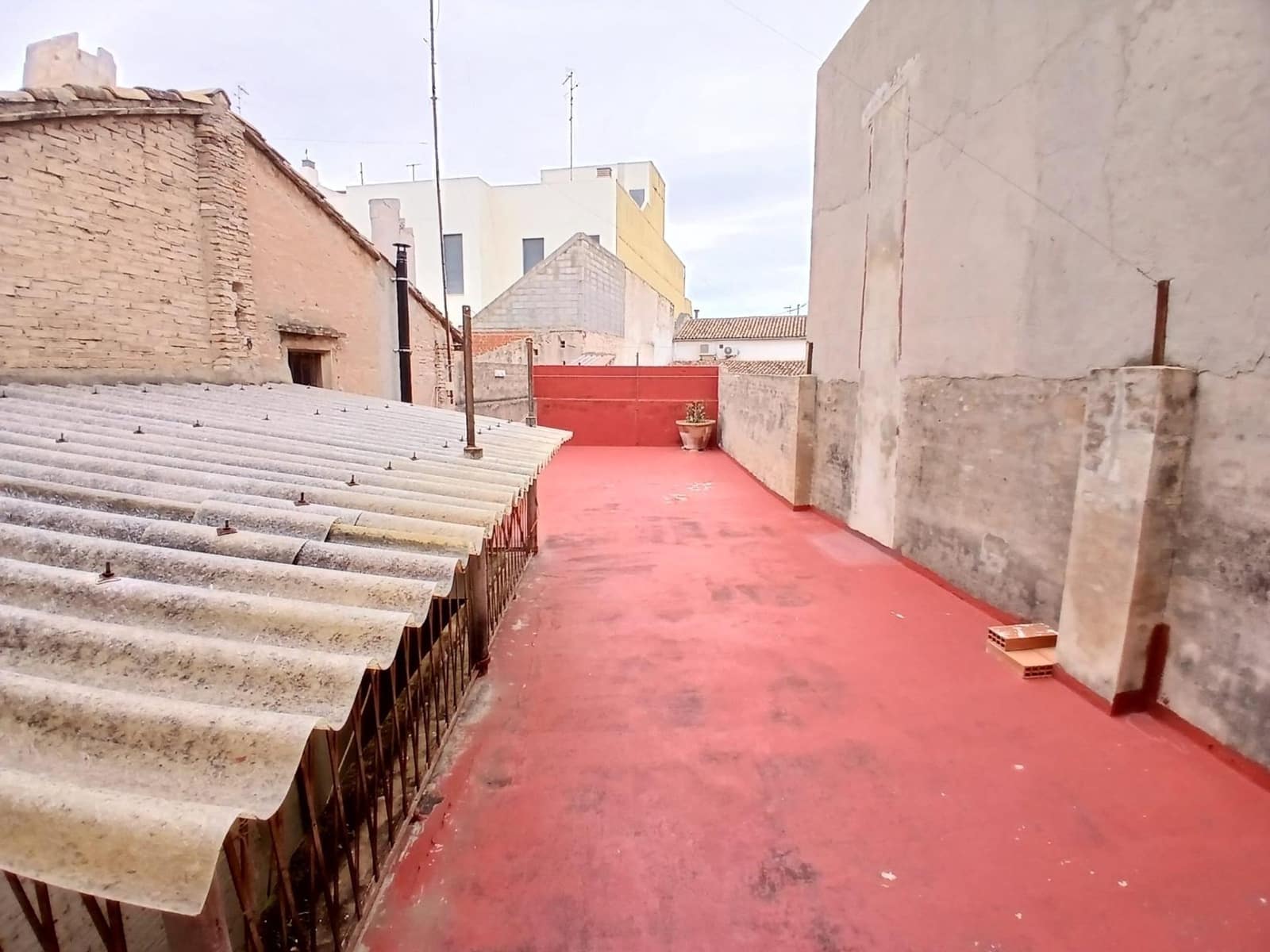 6 bedroom Townhouse for sale in Carcaixent - € 198,000 (Ref: 9670608)