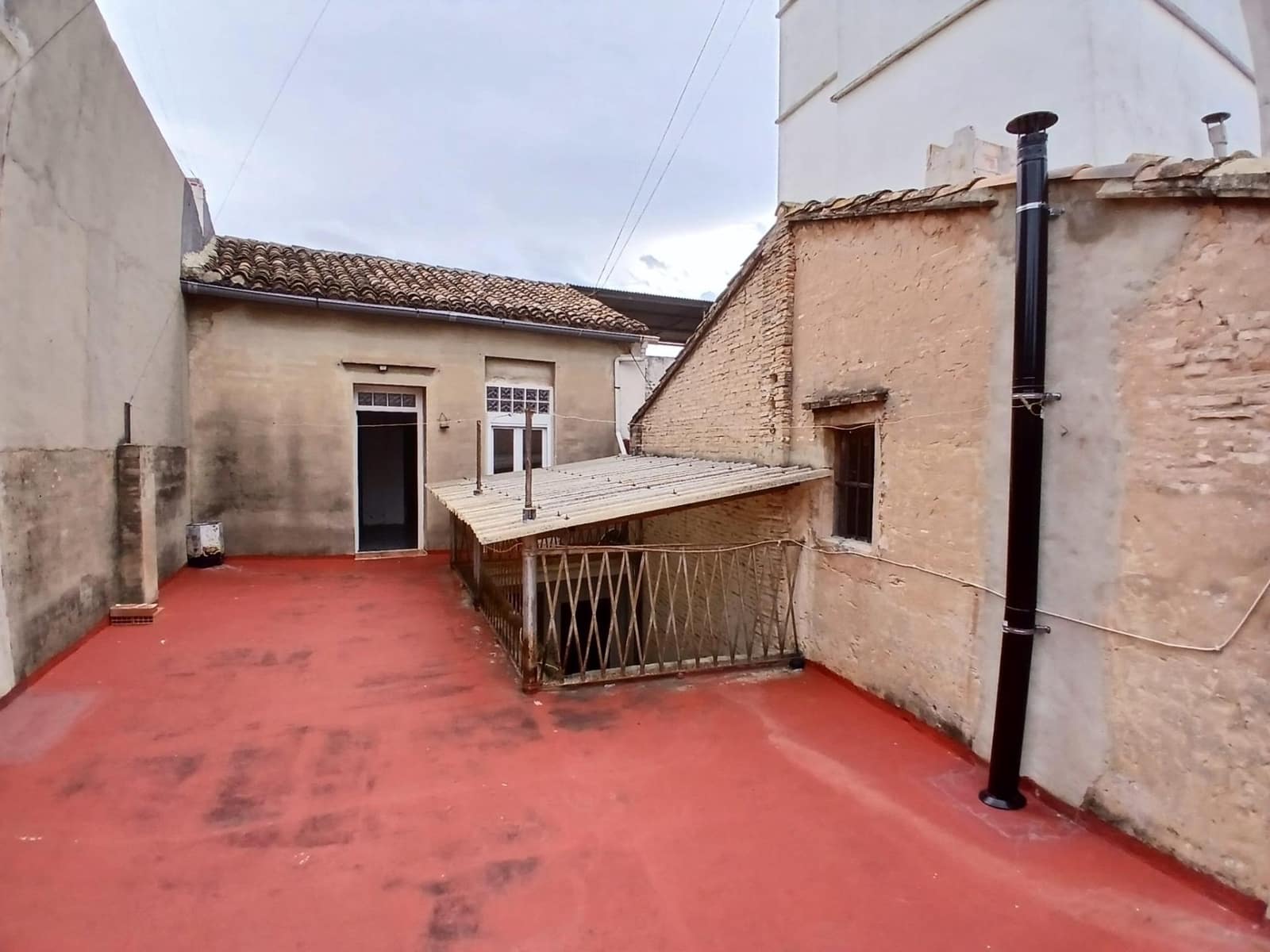 6 bedroom Townhouse for sale in Carcaixent - € 198,000 (Ref: 9670608)
