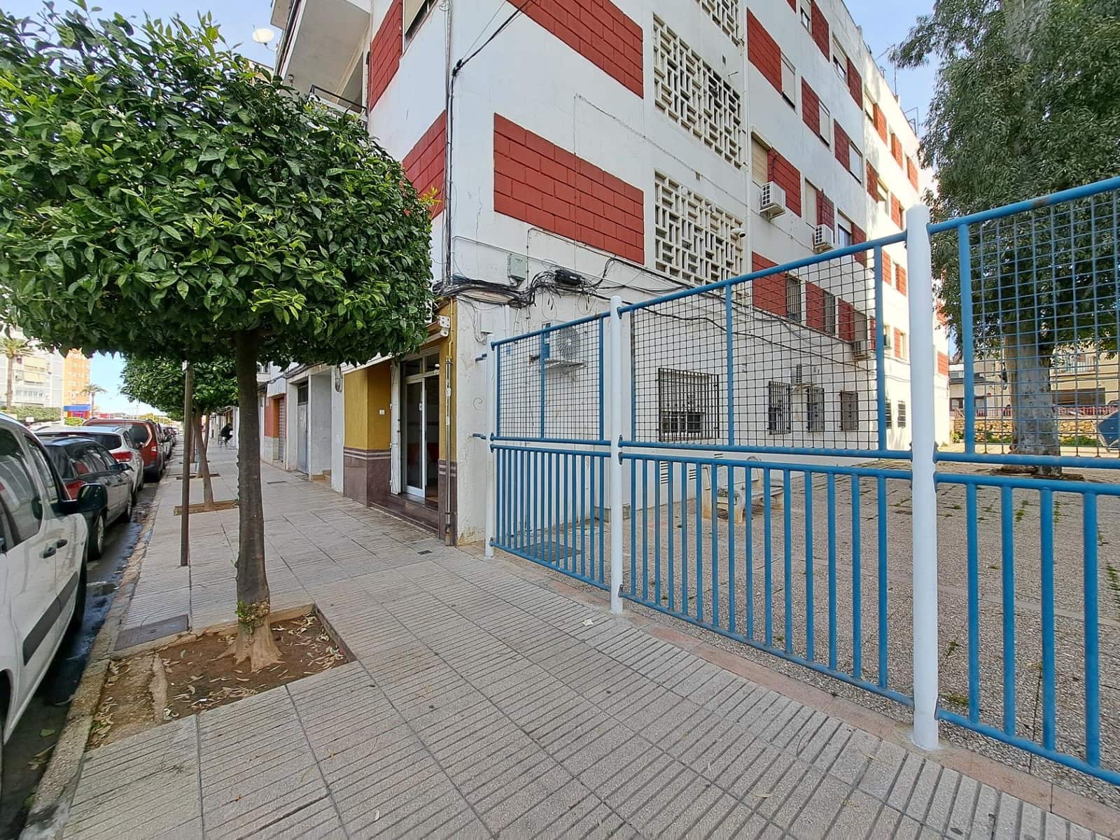 Commercieel te koop in Alzira - € 85.000 (Ref: 9679824)