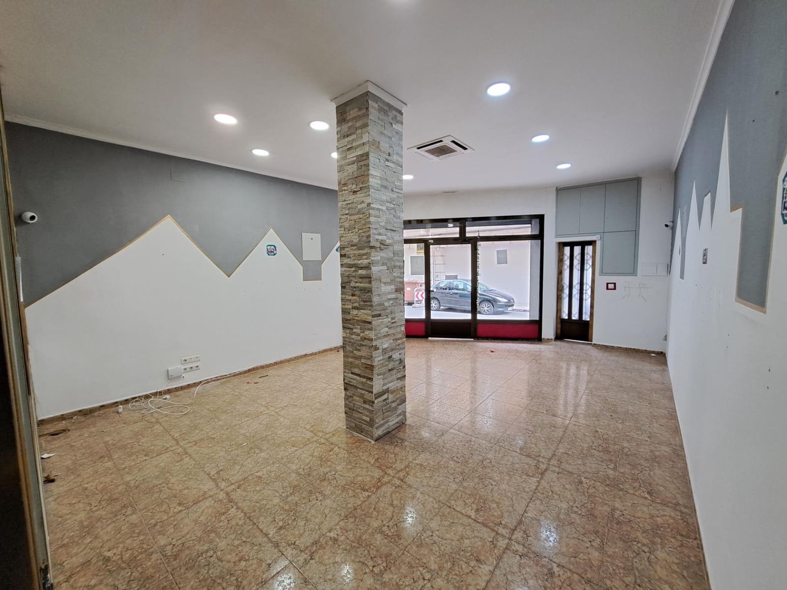 Kaupallinen vuokrattavana paikassa Alzira - 500 € (Ref: 9679825)