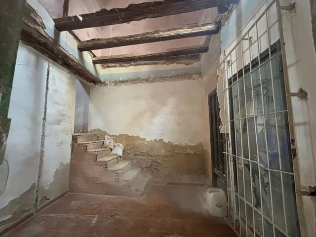 Townhouse for sale in Alzira - € 115,000 (Ref: 9679826)